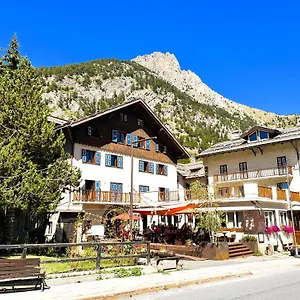 Aparthotel Claviere 3*, Claviere Italy
